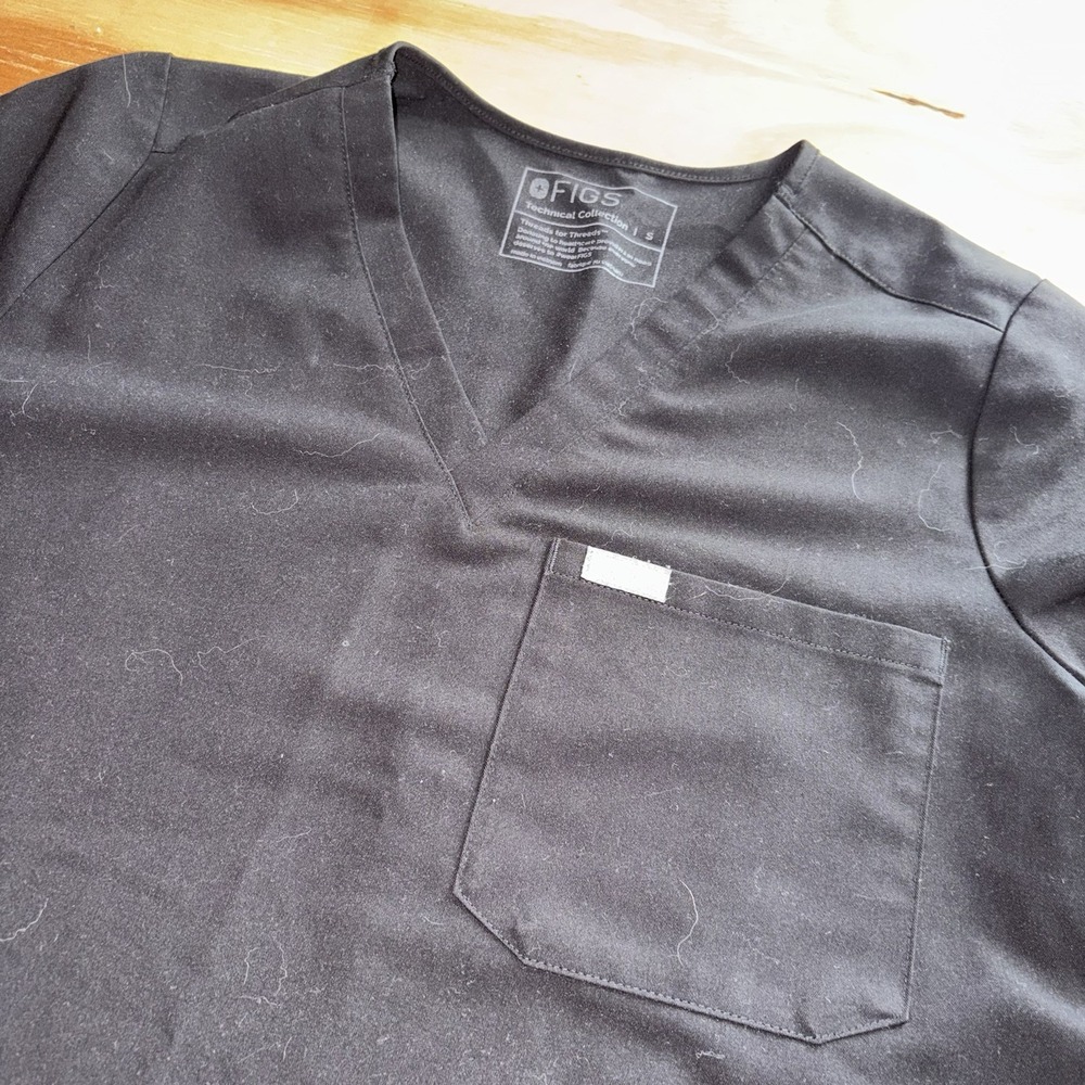FIGS Scrubs Catarina One Pocket Scrub Top Small Black